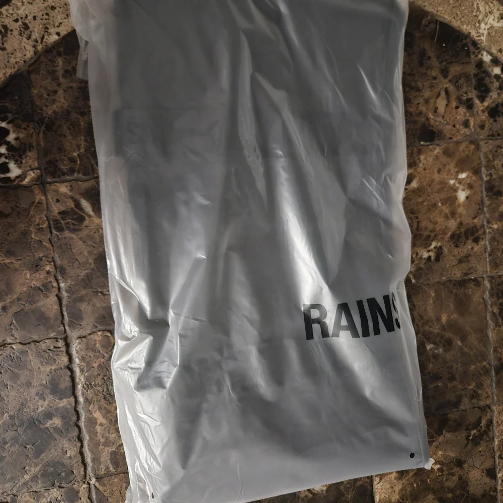 Rains Trail Gym Bag black new in package